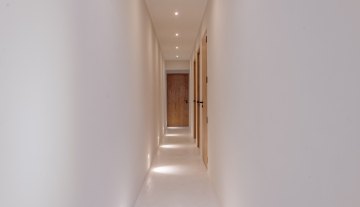 Resa estates Geraldine te koop finca noorden north ibiza sale bathroom hallway.jpg